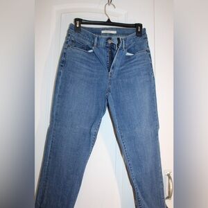 Levi’s Classic Capri Mid-Wash Blue Denim Jeans Size28